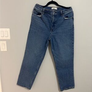 Abercrombie Ankle Straight Ultra High Rise 31s